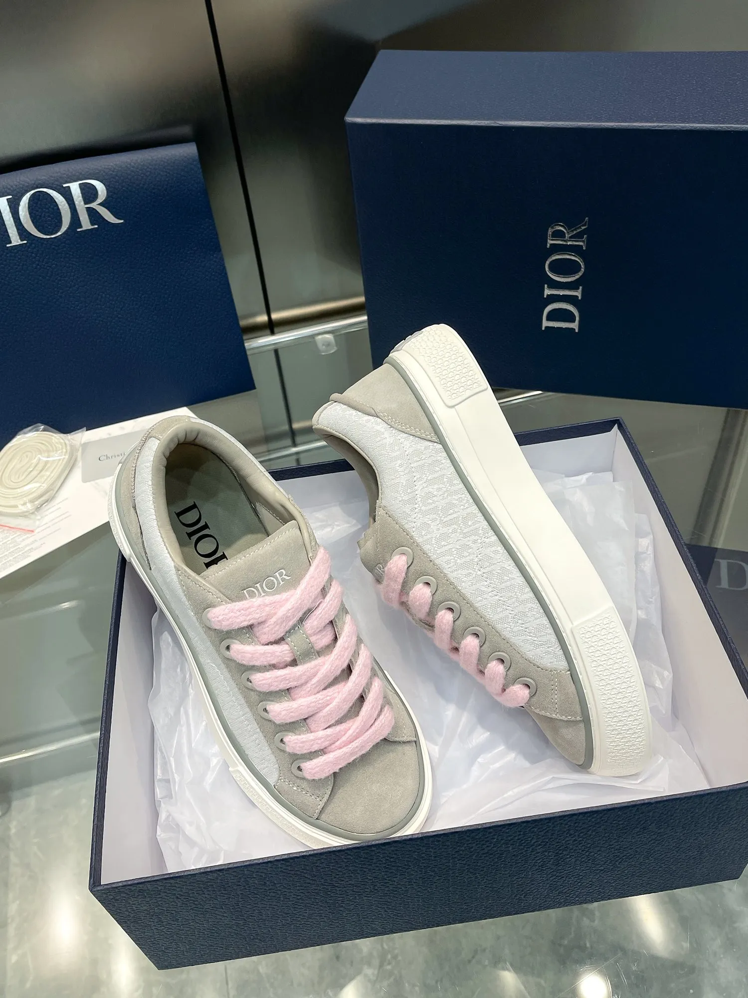 👟👟Ex-factory price 600👟👟 Dior 2023 autumn and winter haute couture series new CD jelly color couple flat casual shoes Dior Size: Female size 35-42 (41.42 customized, non-refundable) / Male size 38-46 (38.46 customized, non-refundable)